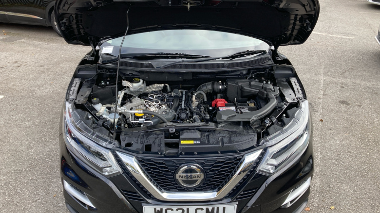 Nissan Qashqai 1.3 DiG-T N-Motion 5dr Petrol Hatchback